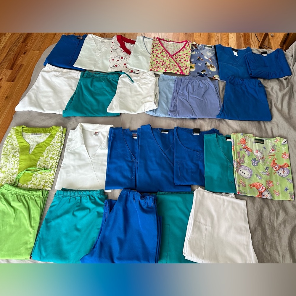 Women Scrubs Cherokee scrub Dickies scrubs Size S scrubs Medium nursing scrubs